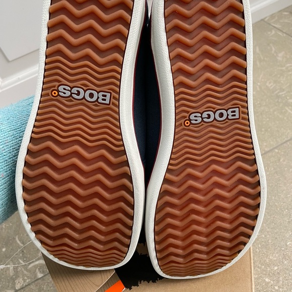 Boys Bogs Navy Canvas Slip On  Malibu Sneaker - New in box Size Youth 6 - Picture 3 of 10
